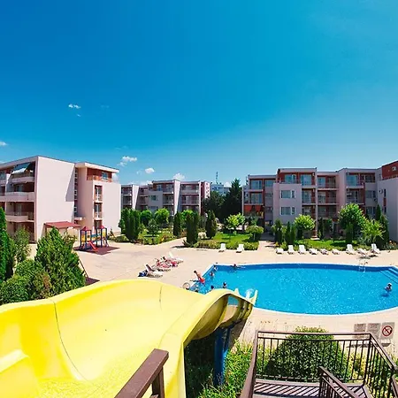 Tropical-style With Mountain Views Słoneczny Brzeg